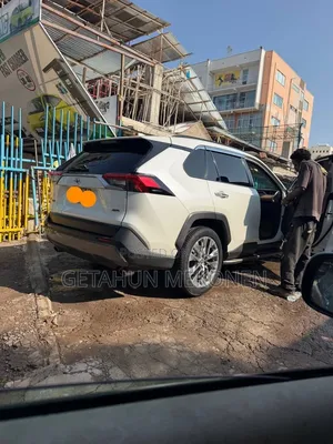 Toyota RAV4 2021 White