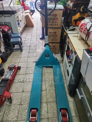 Total Manual Hydraulic Pallet Jack – 2,500 Kg