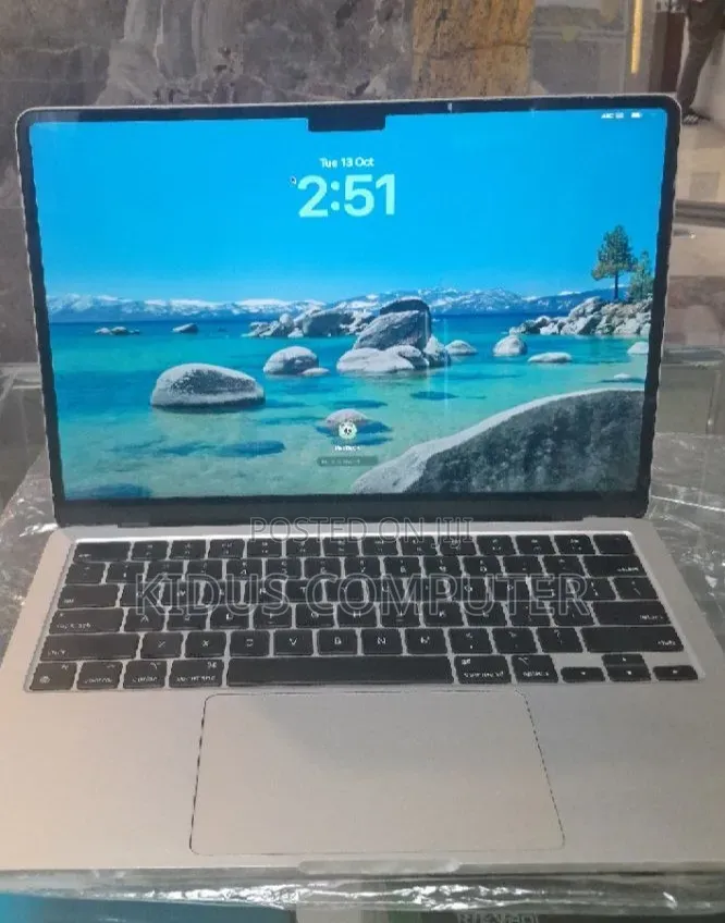 New Laptop Apple MacBook Air 2022 M2 16GB Apple M2 SSD 1T