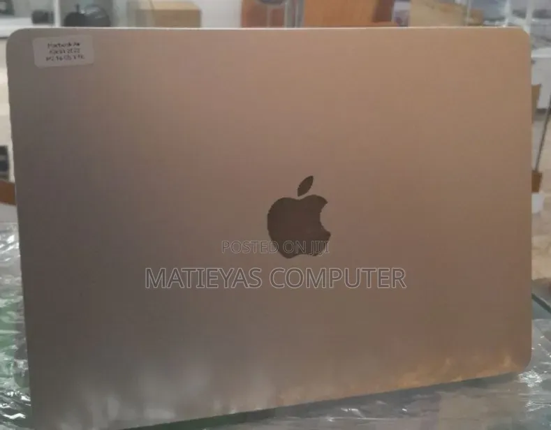 New Laptop Apple MacBook Air 2022 M2 16GB Apple M2 SSD 1T
