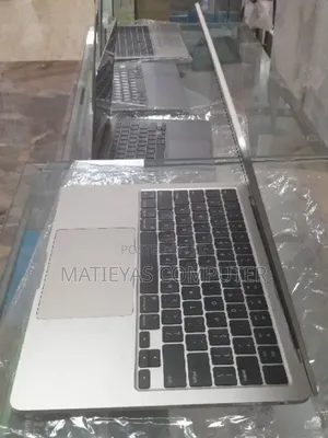 New Laptop Apple MacBook Air 2022 M2 16GB Apple M2 SSD 1T