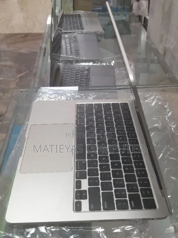 New Laptop Apple MacBook Air 2022 M2 16GB Apple M2 SSD 1T