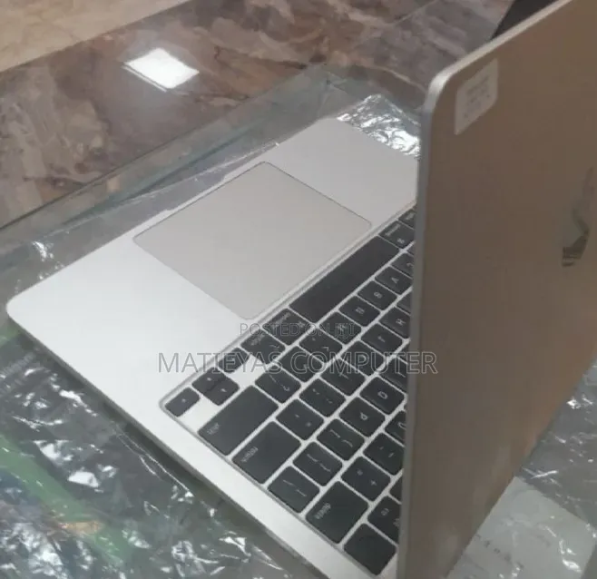New Laptop Apple MacBook Air 2022 M2 16GB Apple M2 SSD 1T