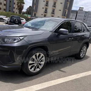 Toyota RAV4 2022 White