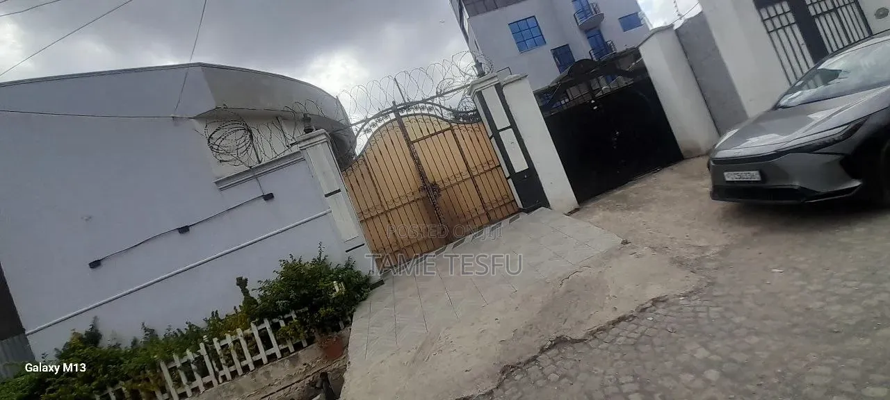 Furnished 5bdrm House in ኮቶቤ, Yeka for sale