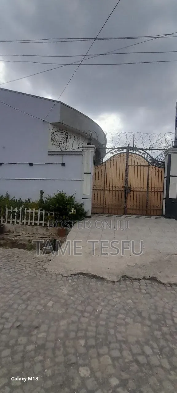Furnished 5bdrm House in ኮቶቤ, Yeka for sale