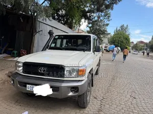 Toyota Land Cruiser 2020 White