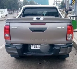 Toyota Hilux 2020 Gray