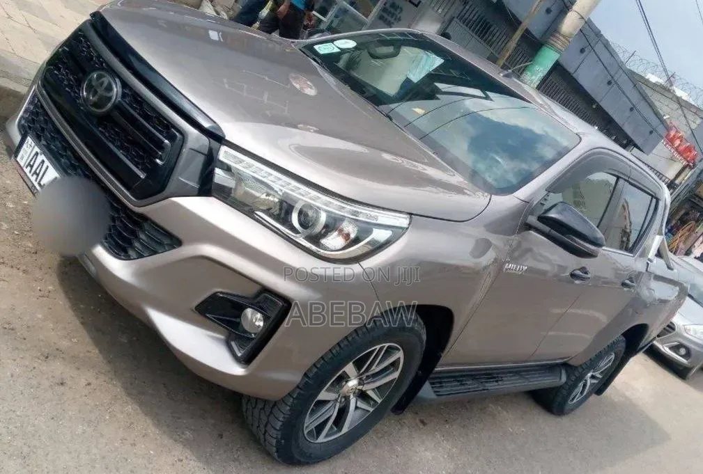 Toyota Hilux 2020 Gray