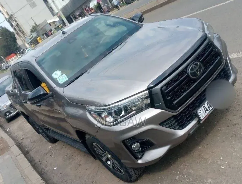 Toyota Hilux 2020 Gray