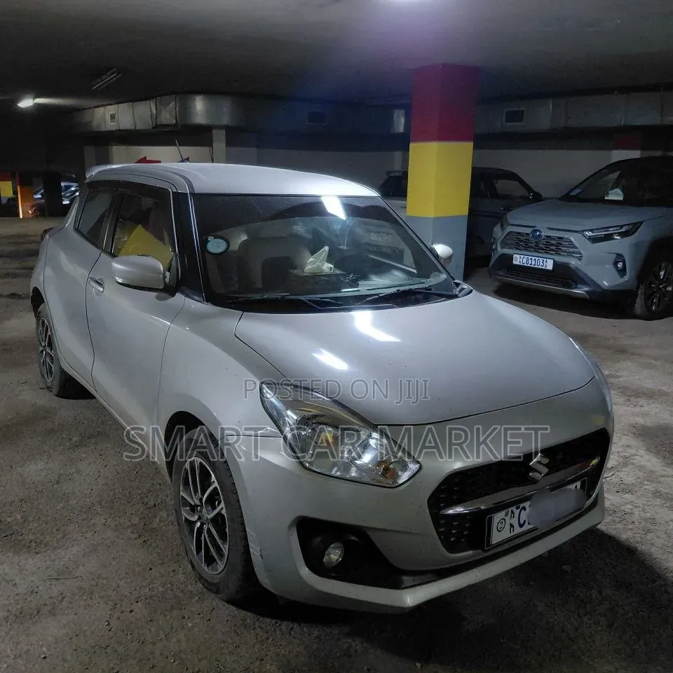 Suzuki Swift 2021 Silver