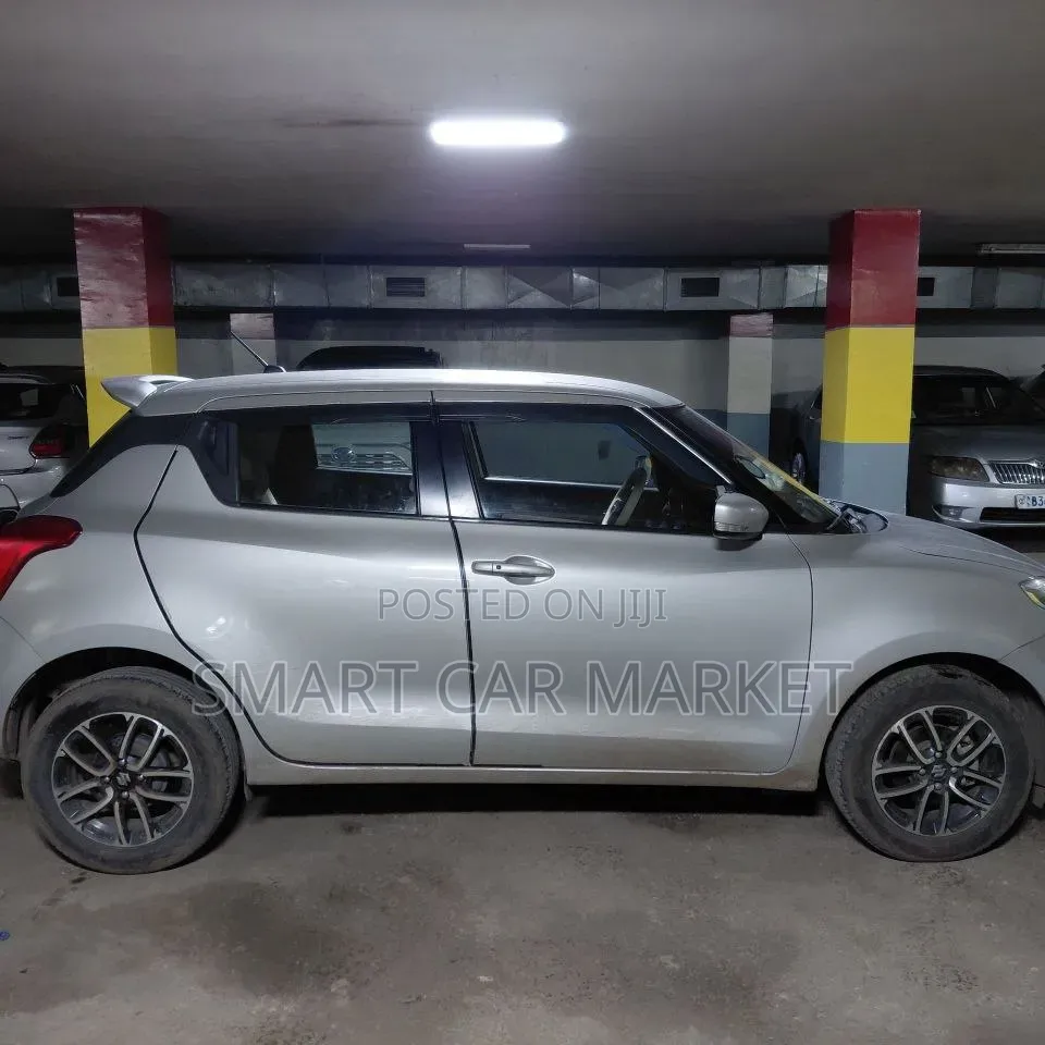 Suzuki Swift 2021 Silver