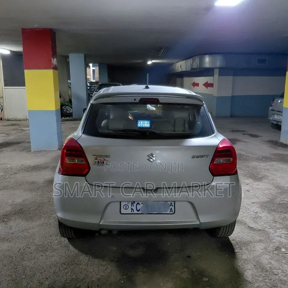 Suzuki Swift 2021 Silver