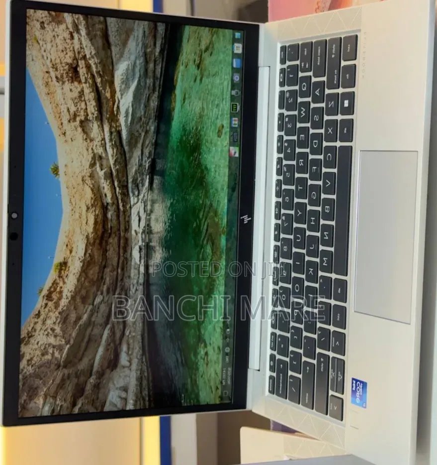 New Laptop HP EliteBook 830 G8 8GB Intel Core i7 SSD 512GB