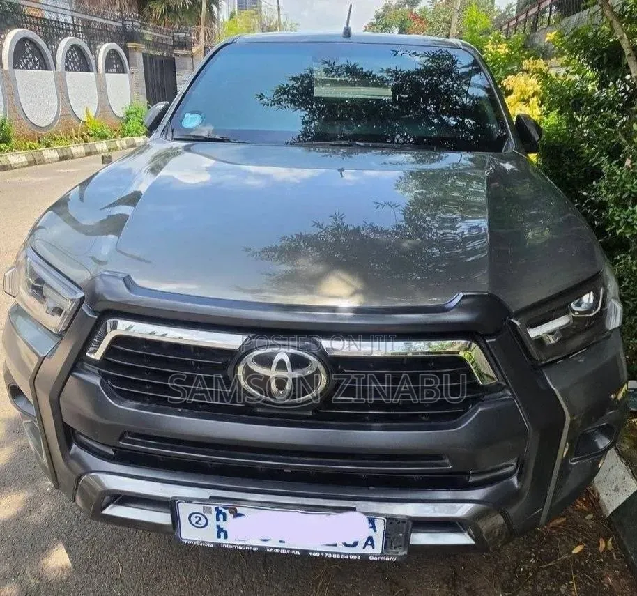 Toyota Hilux 2021 Brown