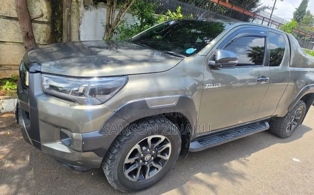 Toyota Hilux 2021 Brown
