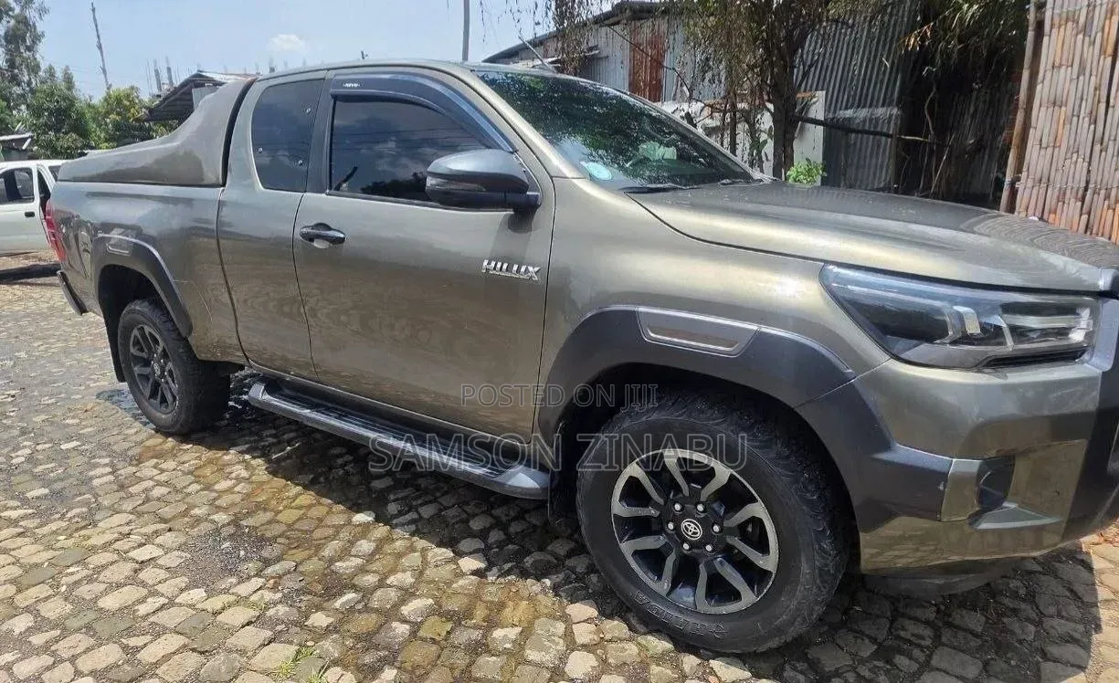 Toyota Hilux 2021 Brown