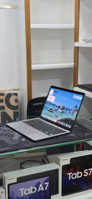 New Laptop Apple MacBook Pro 2020 16GB Apple M1 SSD 256GB