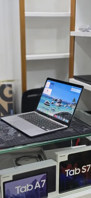 New Laptop Apple MacBook Pro 2020 16GB Apple M1 SSD 256GB