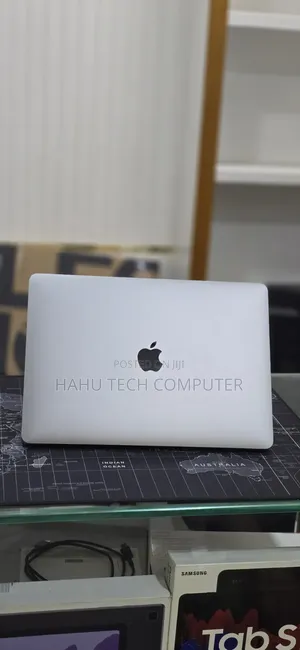 New Laptop Apple MacBook Pro 2020 16GB Apple M1 SSD 256GB