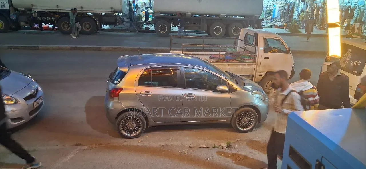 Toyota Yaris 2010 Silver