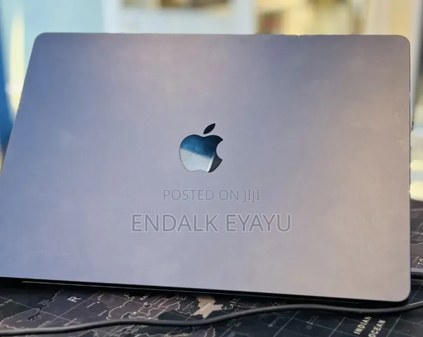 New Laptop Apple MacBook Air 2024 M3 8GB Apple M3 SSD 256GB