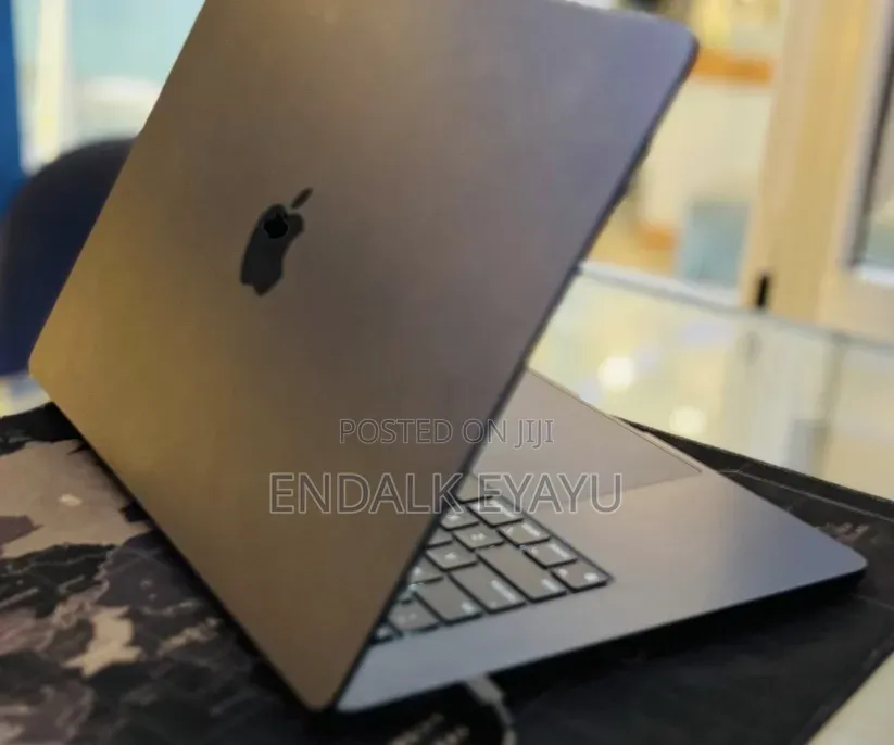 New Laptop Apple MacBook Air 2024 M3 8GB Apple M3 SSD 256GB