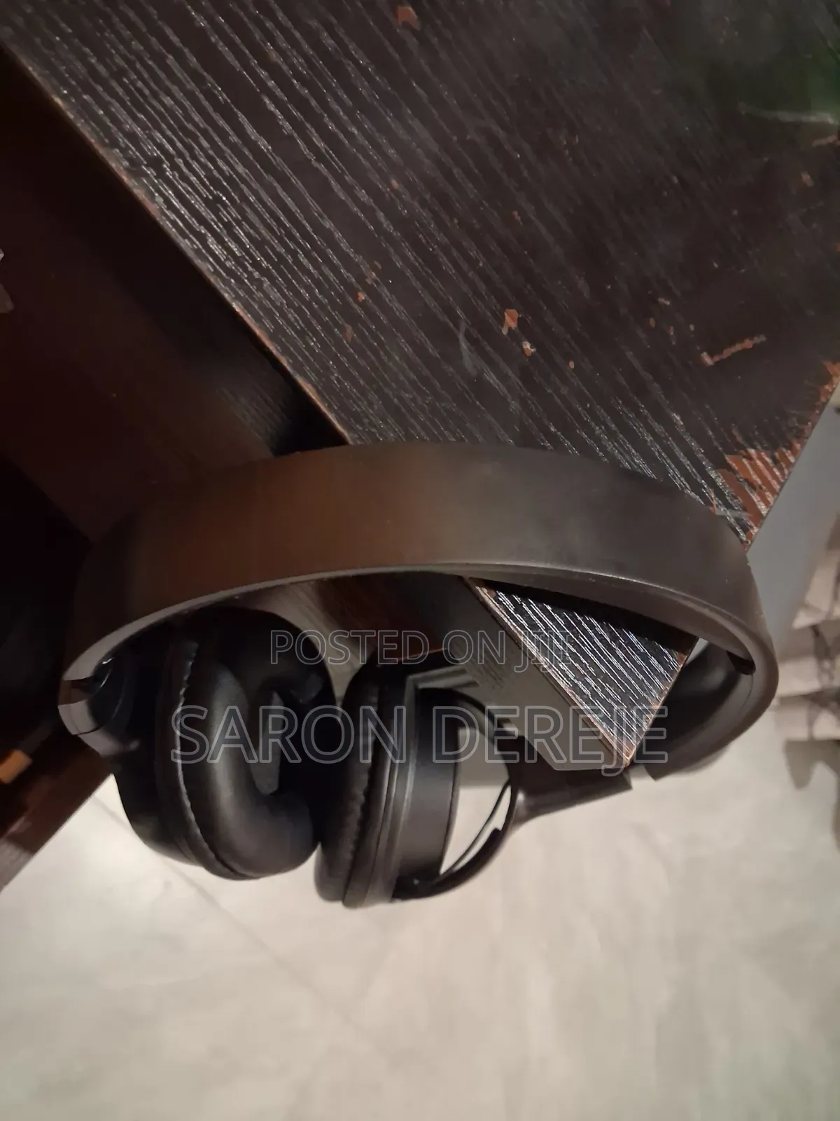 JBL Headset.