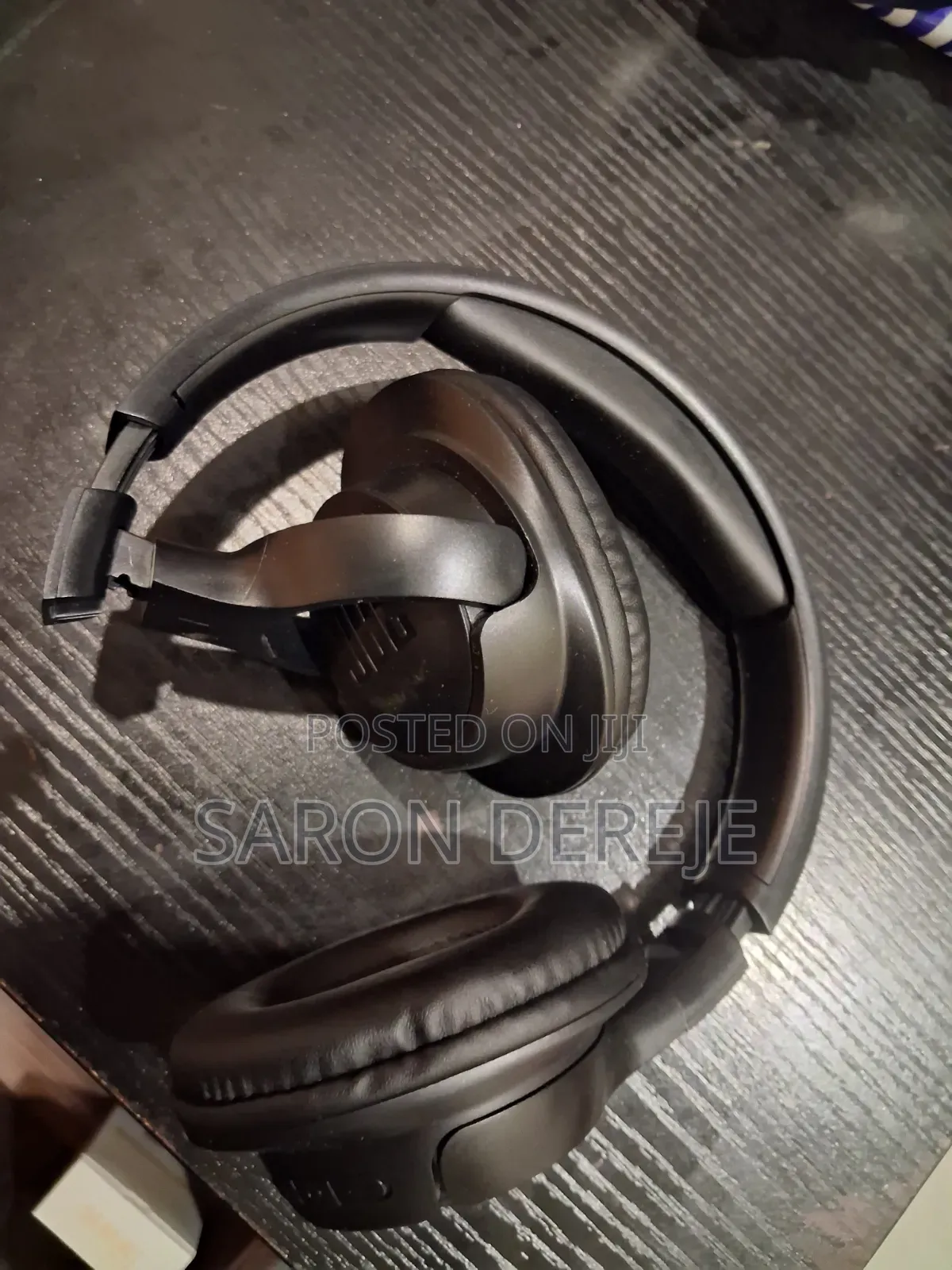 JBL Headset.