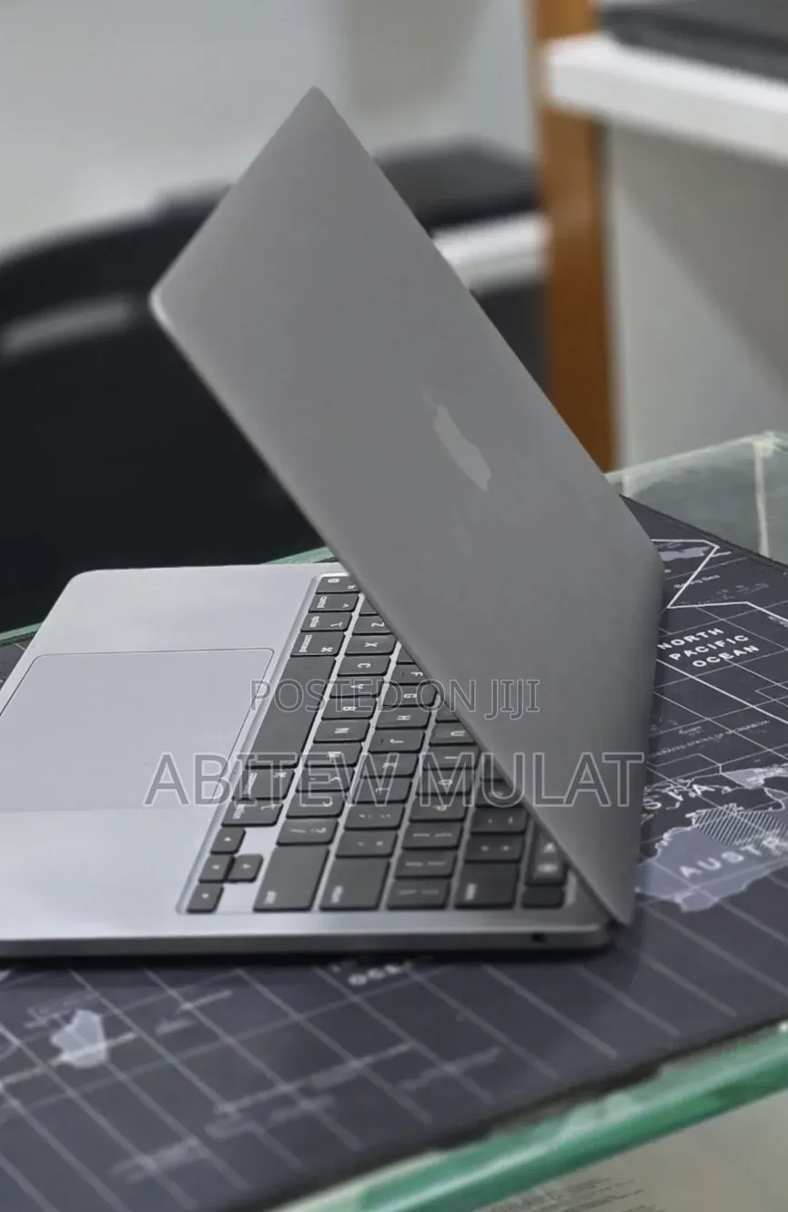 New Laptop Apple MacBook Pro 2020 M1 16GB Apple M1 SSD 256GB