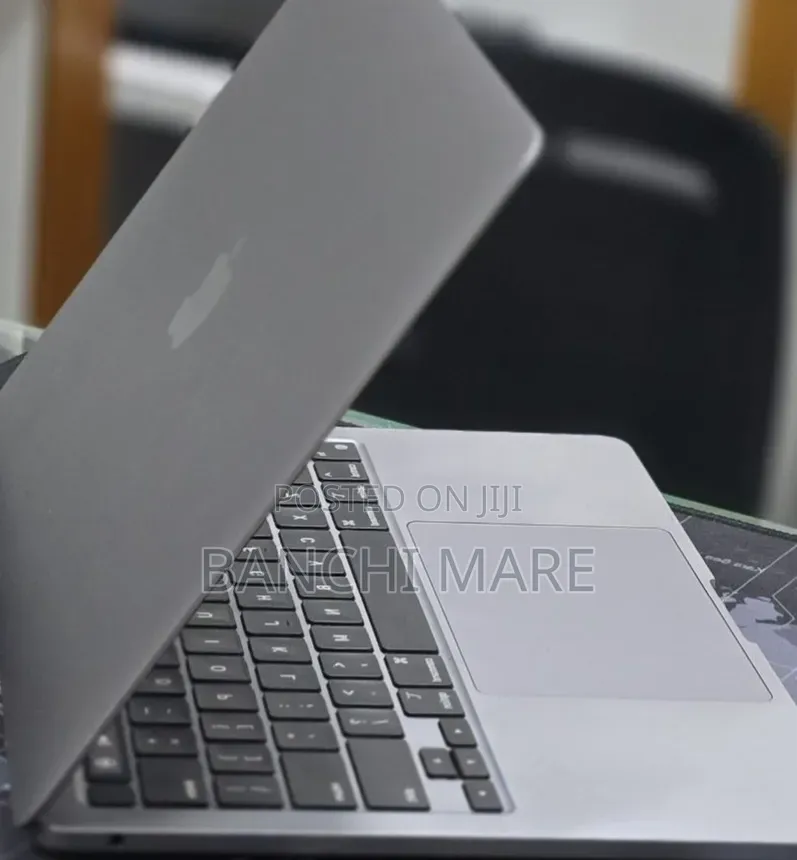 New Laptop Apple MacBook Pro 2020 M1 16GB Apple M1 SSD 256GB
