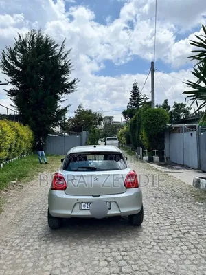 Suzuki Swift 2022 Silver