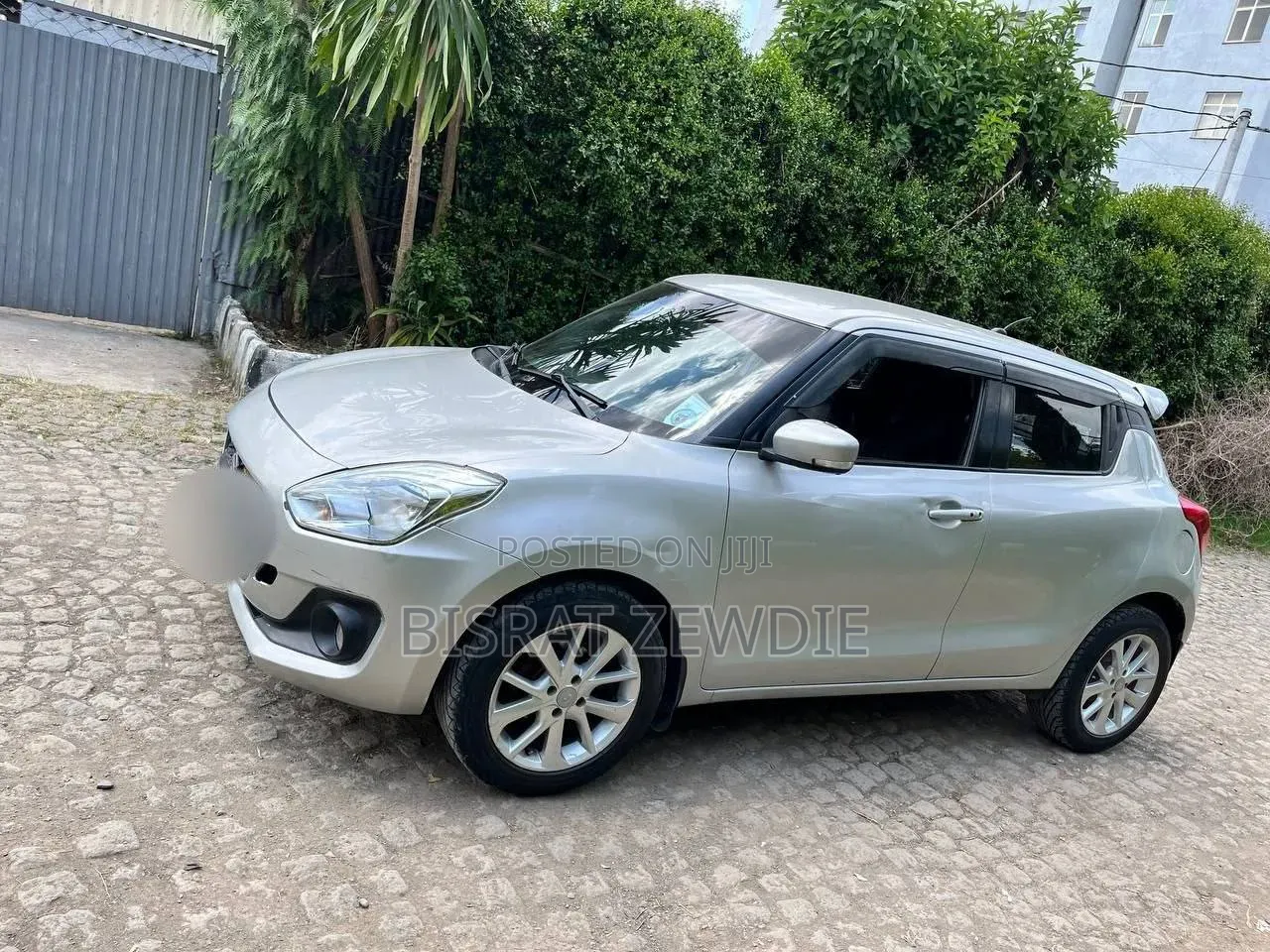 Suzuki Swift 2022 Silver
