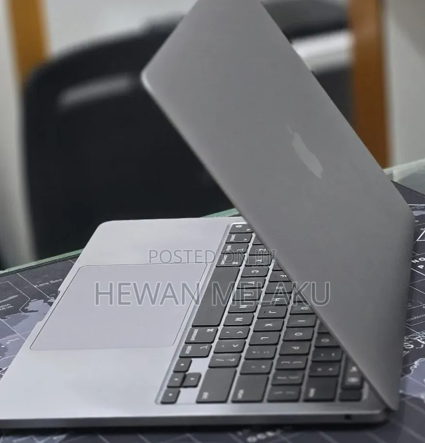 New Laptop Apple MacBook Pro 2020 M1 16GB Apple M1 SSD 256GB