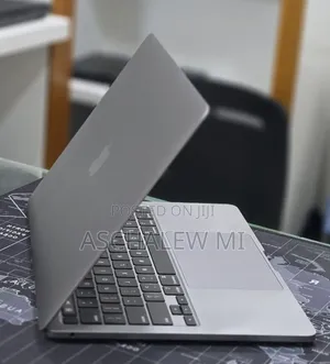 New Laptop Apple MacBook Pro 2020 M1 16GB Apple M1 SSD 256GB