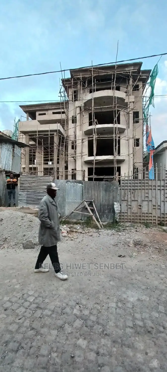 9bdrm House in አአ, Bole for sale