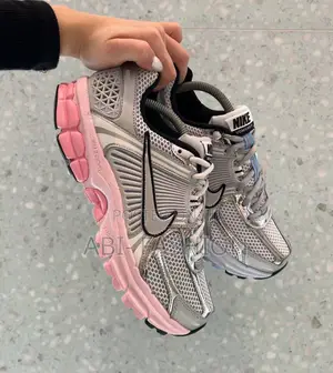 Nike Zoom Vomero 5 Pink Running Sneakers – New Arrival