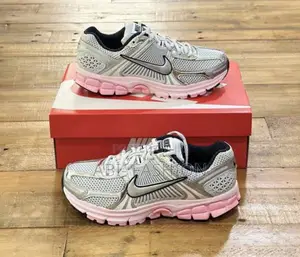 Nike Zoom Vomero 5 Pink Running Sneakers – New Arrival
