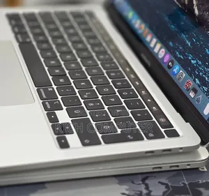 New Laptop Apple MacBook 2020 32GB Apple M1 SSD 512GB