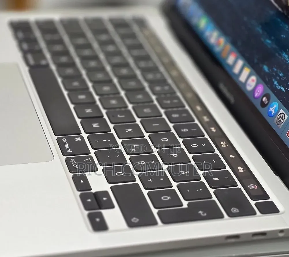 New Laptop Apple MacBook 2020 32GB Apple M1 SSD 512GB