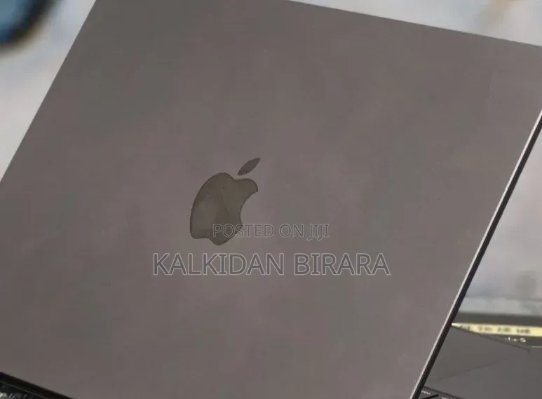 New Laptop Apple MacBook Pro 2024 M4 16GB Apple M4 Pro SSD 512GB