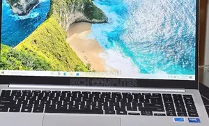 New Laptop Samsung Galaxy Book4 16GB Intel Core i7 SSD 512GB