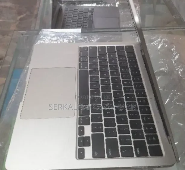 New Laptop Apple MacBook Air 2022 M2 16GB Apple M2 SSD 1T