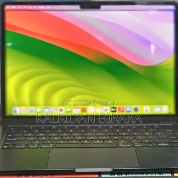 New Laptop Apple MacBook Air 2022 M2 8GB Apple M2 SSD 512GB