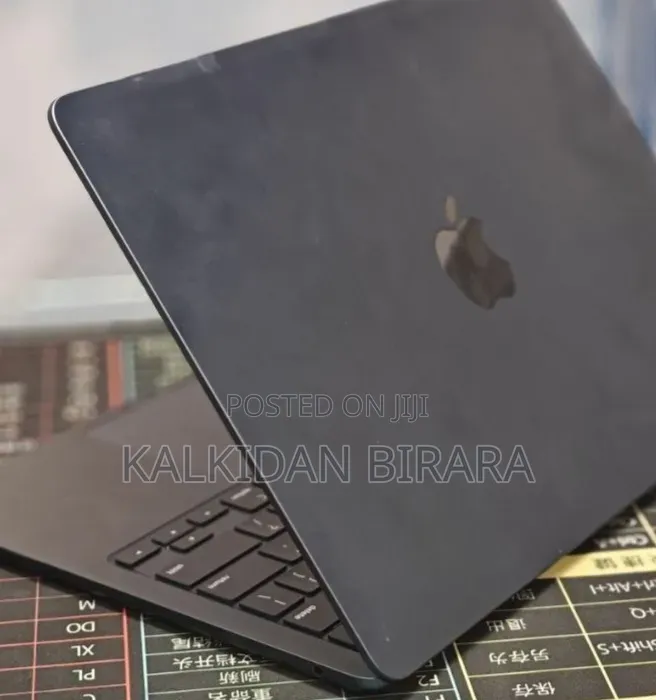 New Laptop Apple MacBook Air 2022 M2 8GB Apple M2 SSD 512GB