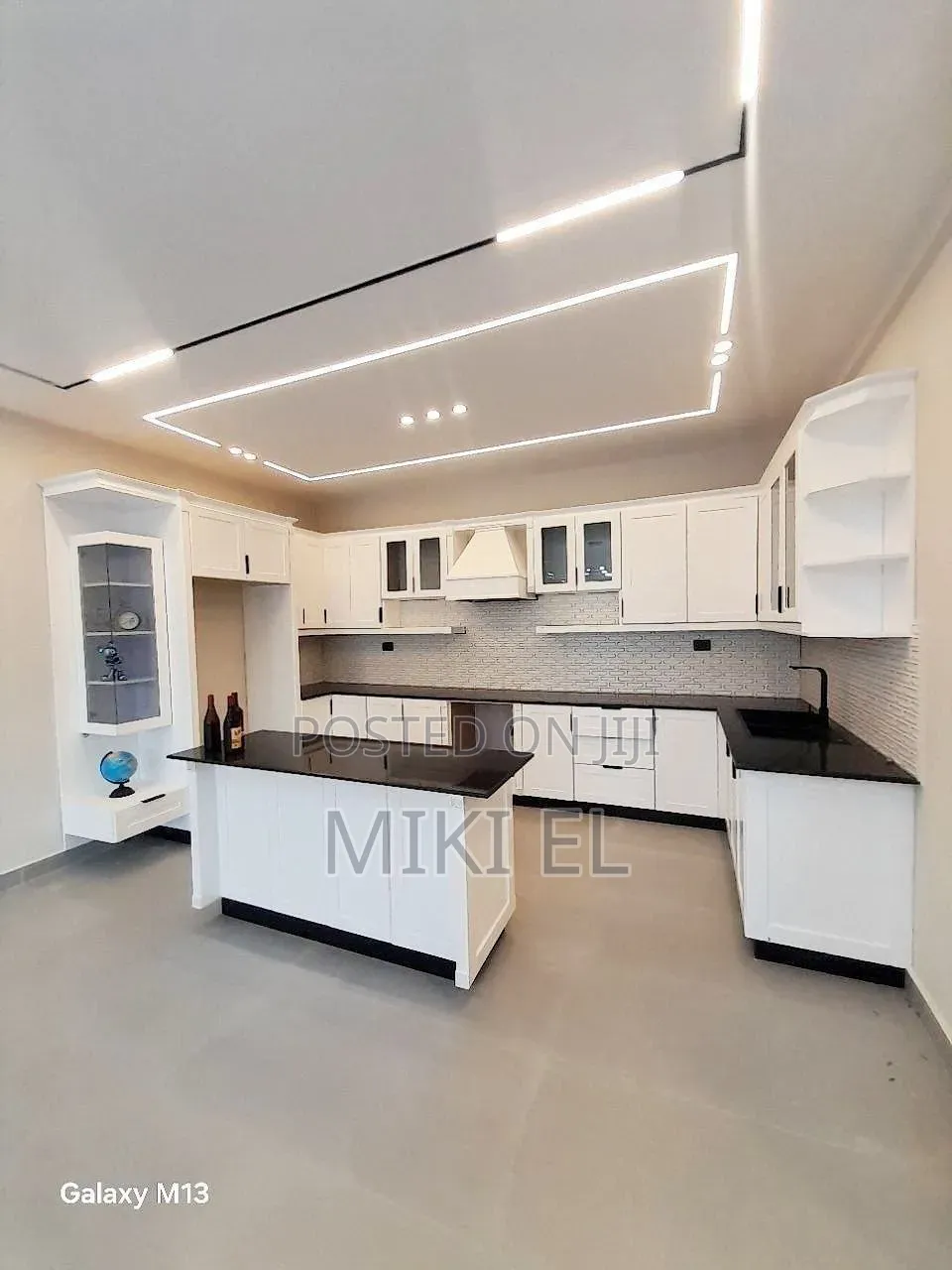 Furnished 5bdrm House in Cmc, Bole for sale