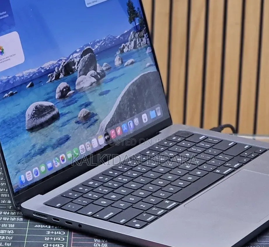 New Laptop Apple MacBook 16GB Apple M1 Pro SSD 512GB
