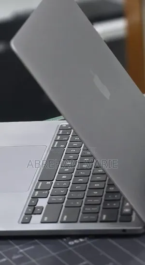 New Laptop Apple MacBook Pro 2020 M1 16GB Apple M1 SSD 256GB