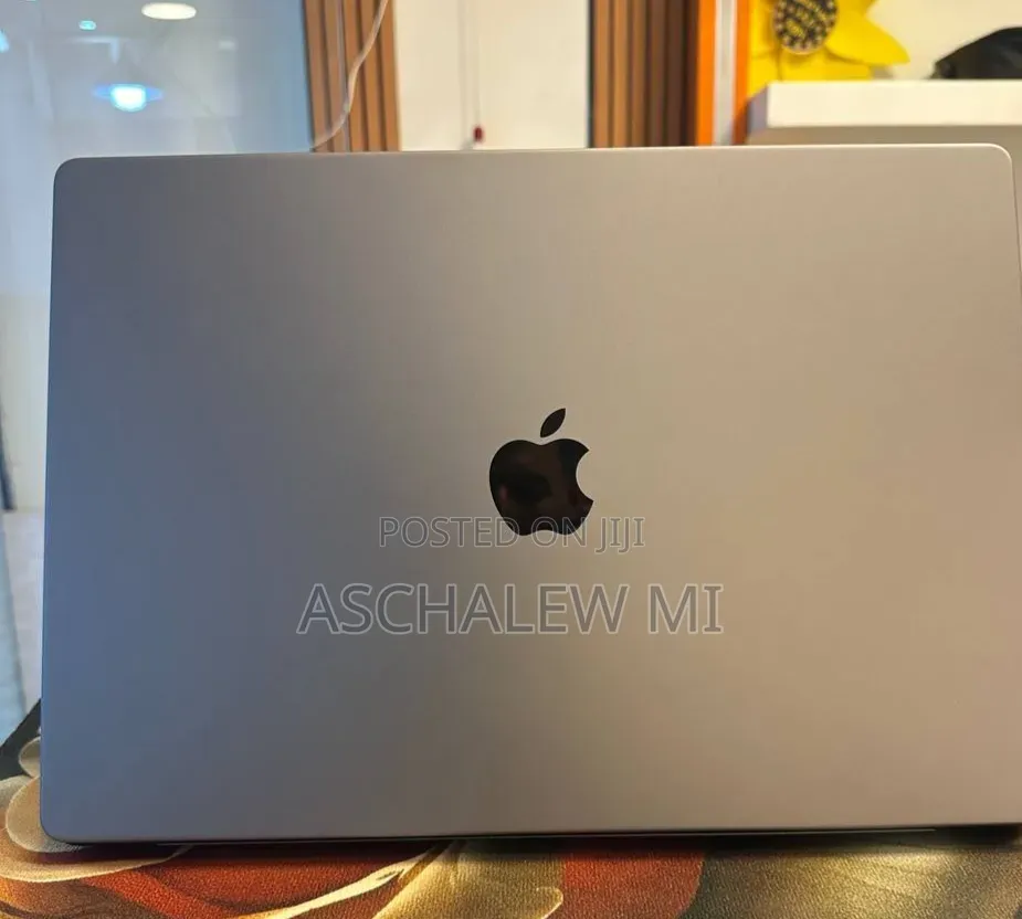 New Laptop Apple MacBook Pro 2021 M1 32GB Apple M1 Pro SSD 1T