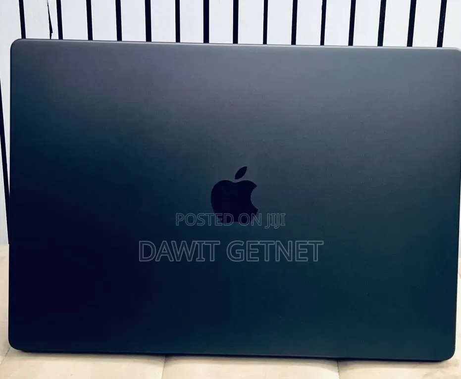 New Laptop Apple MacBook Pro 2023 M3 18GB Apple M3 SSD 512GB